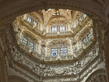 Burgos Katedrali 'nin içindeki heykeller