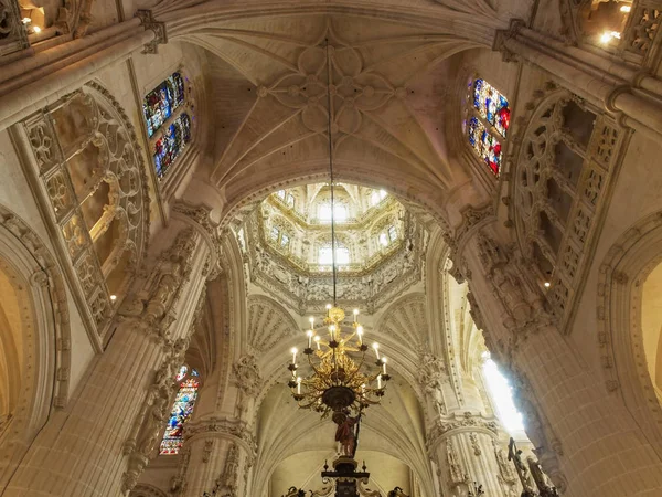 Gotický interiér katedrály v Burgosu — Stock fotografie