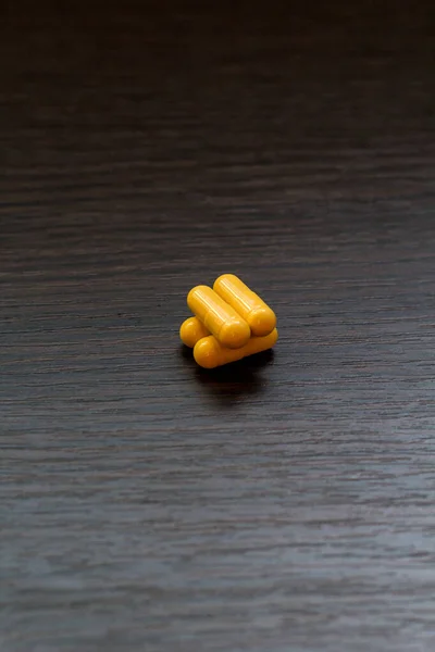 Gele Pillen Tafel — Stockfoto