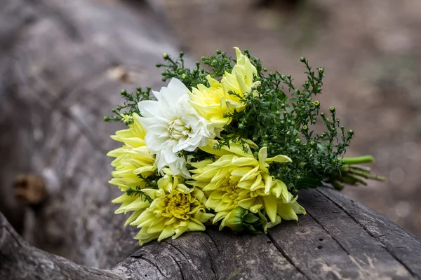 Handgjorda Bröllop Bukett Ligger Bakgrunden — Stockfoto