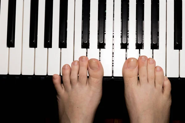 Dedos Femeninos Las Teclas Piano Aprender Tocar Piano — Foto de Stock