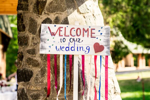 Madera hecha a mano decoración de la boda de bienvenida —  Fotos de Stock