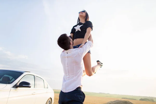 Kul par i hoppa på utomhus — Stockfoto