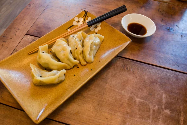 Boulettes Chinoises Faites Main Jiaozi Aux Graines Sésame Noir Joliment — Photo