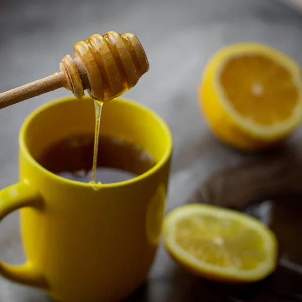 Black Tea Honey Lemon Gray Background — Stock Photo, Image