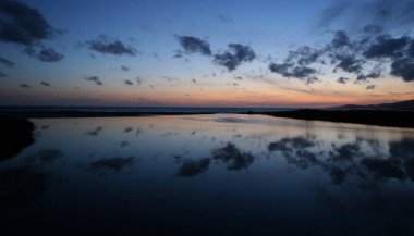 Sahilde gün batımı