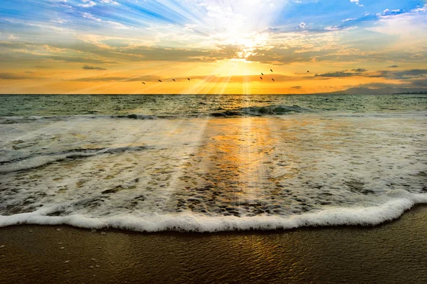 Ziel Oceaan lichte doopsel zonsondergang — Stockfoto