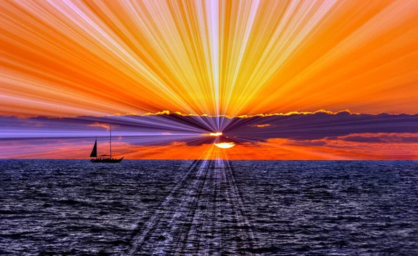 Una Hermosa Puesta Sol Con Barco Navegando Largo Del Agua — Foto de Stock