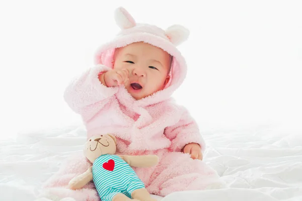 Zacht Selectief Focus Een Pasgeboren Aziatische Baby Jongen Maanden Glimlach — Stockfoto