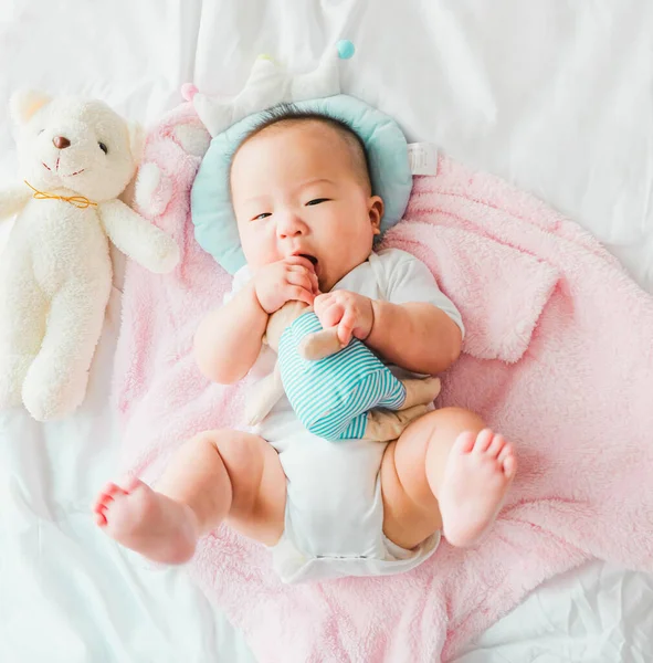 Arriba Ver Retrato Bebé Recién Nacido Asiático Lindo Niño Llevaba — Foto de Stock