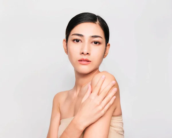 Junge Schöne Asiatische Frau Mit Sauberer Und Heller Haut Kosmetisches — Stockfoto