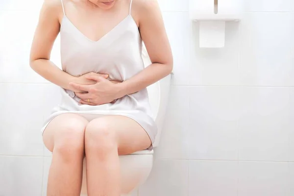 Women Wearing White Sleepwear Sitting Toilet Hand Holding Stomach Standing — Stock Photo, Image