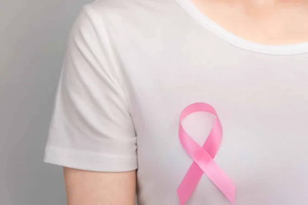 World Breast Cancer Day Concept Sjukvård Kvinna Bar Vit Shirt — Stockfoto