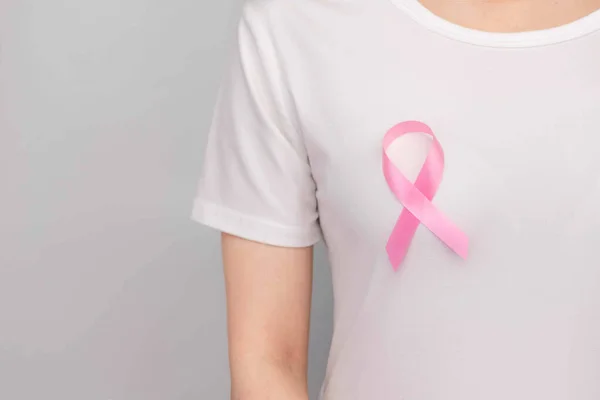 World Breast Cancer Day Concept Sjukvård Kvinna Bar Vit Shirt — Stockfoto