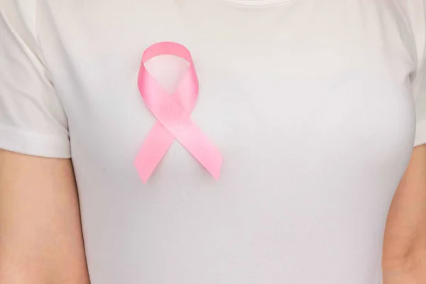 World Breast Cancer Day Concept Sjukvård Kvinna Bar Vit Shirt — Stockfoto