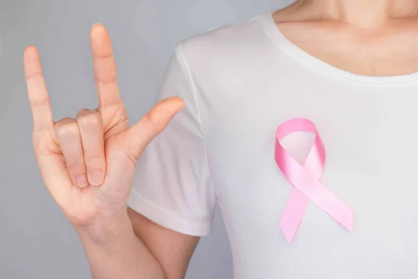 World Breast Cancer Day Concept Sjukvård Kvinna Bar Vit Shirt — Stockfoto