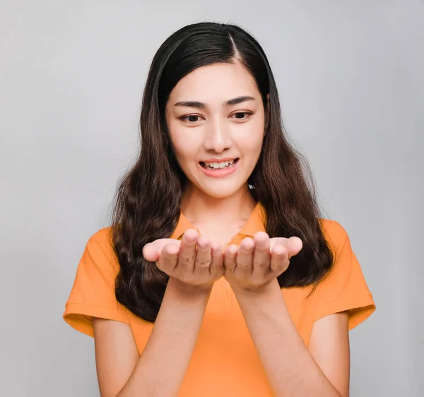 Jeune Belle Femme Asiatique Longs Cheveux Noirs Portait Shirt Orange — Photo