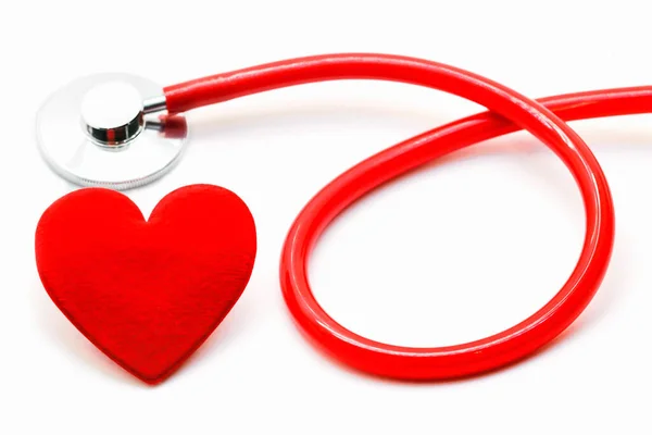 Kırmızı Steteskop Kalp Beyaz Arka Planda Izole Edilmiş Sağlık Hizmeti — Stok fotoğraf