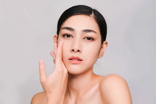 Ung Vacker Asiatisk Kvinna Med Ren Och Ljus Hud Cosmetic — Stockfoto