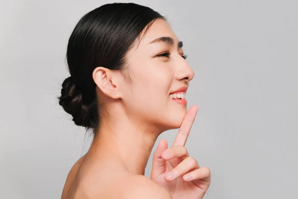 Jong Mooi Aziatisch Vrouw Met Schone Heldere Huid Cosmetische Schoonheid — Stockfoto