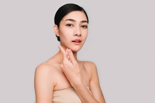 Ung Vacker Asiatisk Kvinna Med Ren Och Ljus Hud Cosmetic — Stockfoto