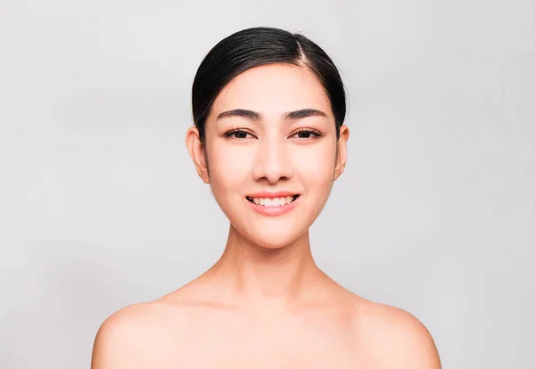 Ung Vacker Asiatisk Kvinna Med Ren Och Ljus Hud Cosmetic — Stockfoto