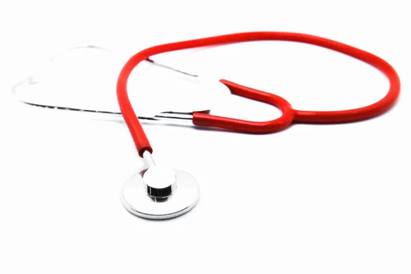 白色背景下隔离的红色听诊器 保健概念 — 图库照片
