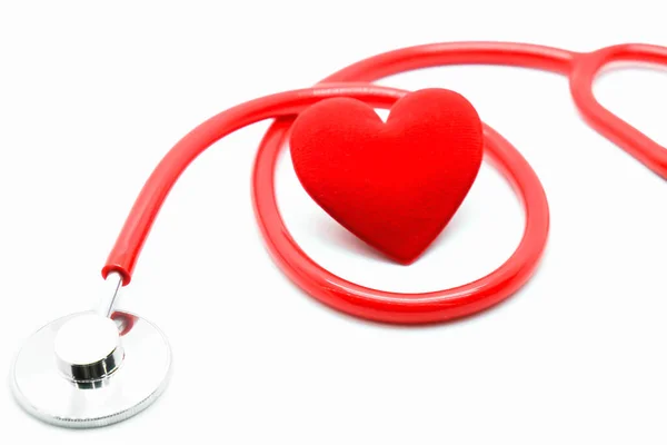 Kırmızı Steteskop Kalp Beyaz Arka Planda Izole Edilmiş Sağlık Hizmeti — Stok fotoğraf