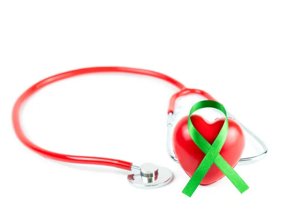 Seçici Odak Noktası Steteskop Yeşil Organ Nakli Farkındalığı Kurdelesi Beyaz — Stok fotoğraf