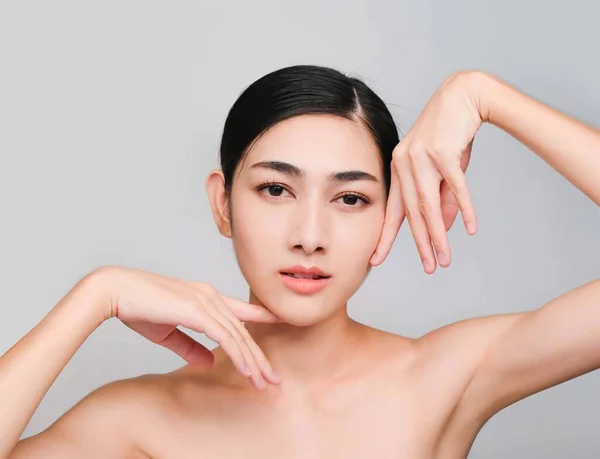 Młoda Piękna Azjatycka Kobieta Czystą Jasną Skórą Cosmetic Beauty Concept — Zdjęcie stockowe