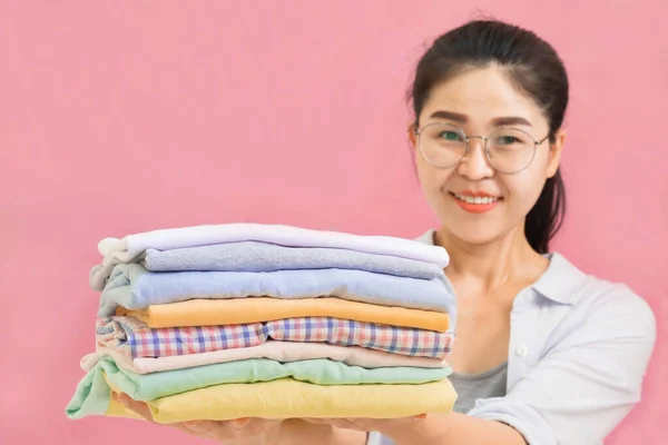Young Beautiful Asian Woman Holding Stacks Folded Washed Dried Clothes — Stock Photo, Image