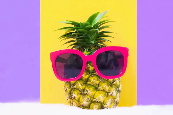 Beach Funny Pineapple Red Sunglasses Hat Sand Sea Sky Tropical — Stock Photo, Image