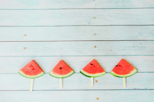 Vattenmelon Blå Trä Bakgrund Sommar Semester Koncept — Stockfoto