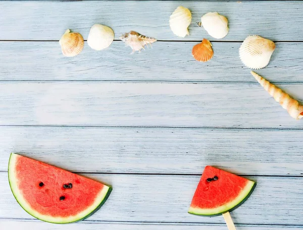 Sommerferienkonzept Ananas Wassermelone Auf Holzgrund Mit Kopierraum — Stockfoto