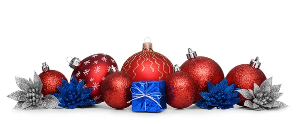 Grupo de bolas de Natal vermelho isolado no fundo branco — Fotografia de Stock