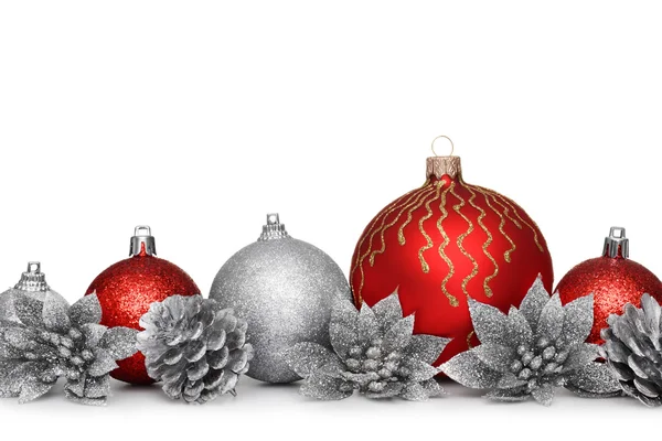 Grupo de bolas de Navidad aisladas sobre fondo blanco — Foto de Stock