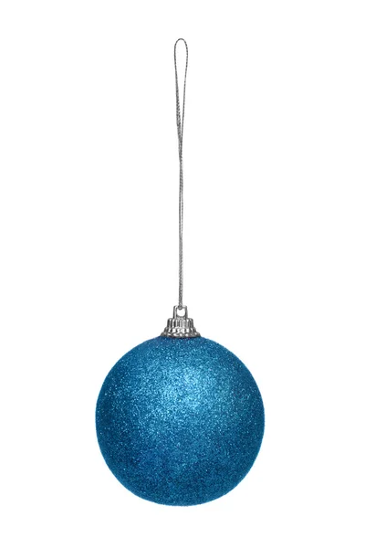挂在白色背景上孤立的蓝色圣诞球 — 图库照片