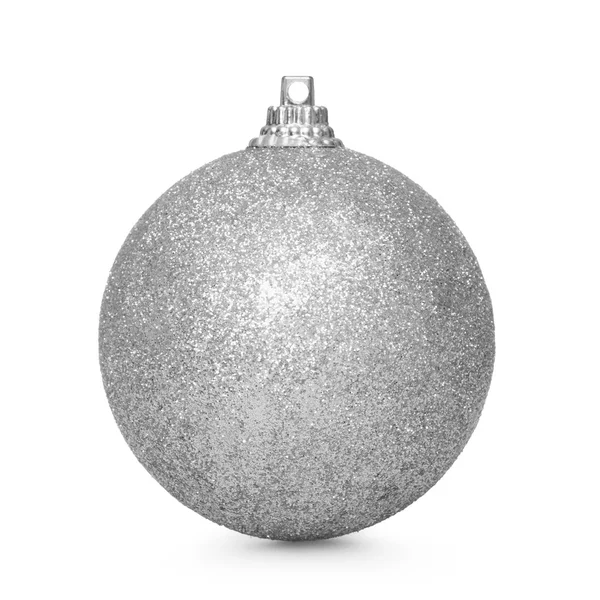 Bola de Natal de prata isolado no fundo branco — Fotografia de Stock