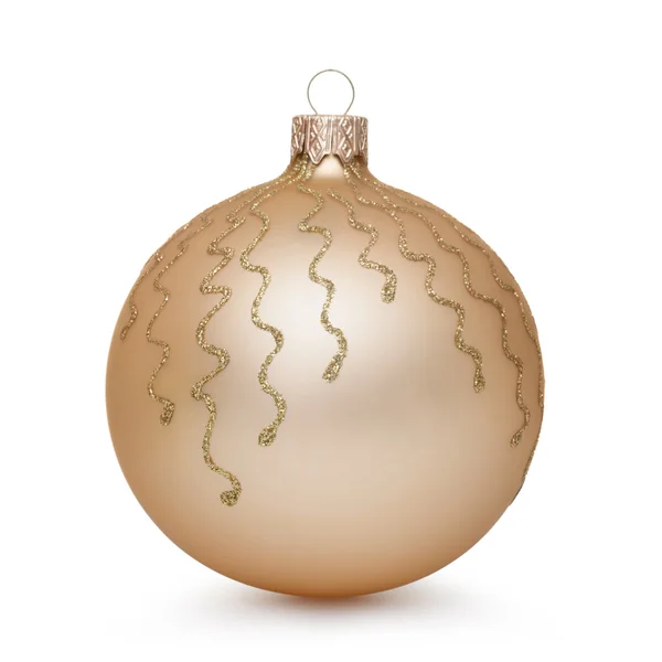 Bola de Natal de ouro isolado no fundo branco — Fotografia de Stock
