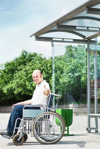 Muž na invalidním vozíku — Stock fotografie