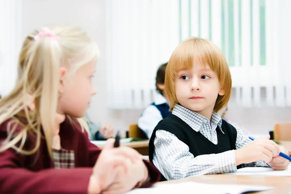 学生在学校的教室 — 图库照片