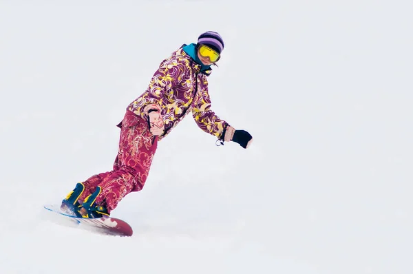 Niña snowboarder en el tablero — Foto de Stock