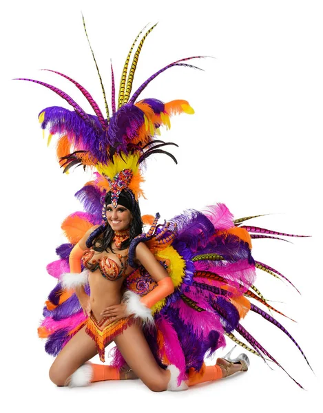 Усміхнена красива дівчина в барвистому карнавальному костюмі — стокове фото