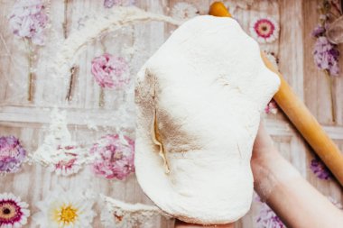 Pizzacı. Ev yapımı pizza, adım adım. Birinci adım pizza hamuru..