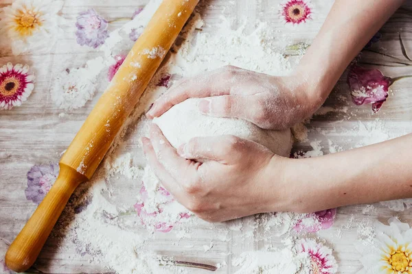 DIY pizza. homemade pizza step by step instruction.pizza step 1 roll out the pizza dough.