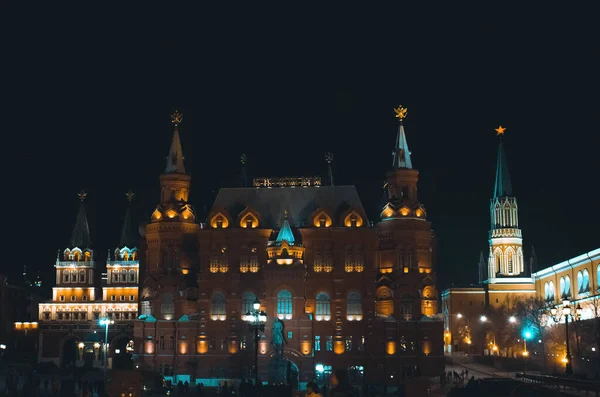 Praça Vermelha e Museu Histórico Estatal Russo à noite, Moscovo. Rússia 22 de novembro de 2017 — Fotografia de Stock