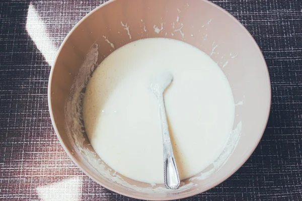 Masa Para Hacer Panqueques Tortilla Tazón Con Batidor Cocina Panqueques — Foto de Stock