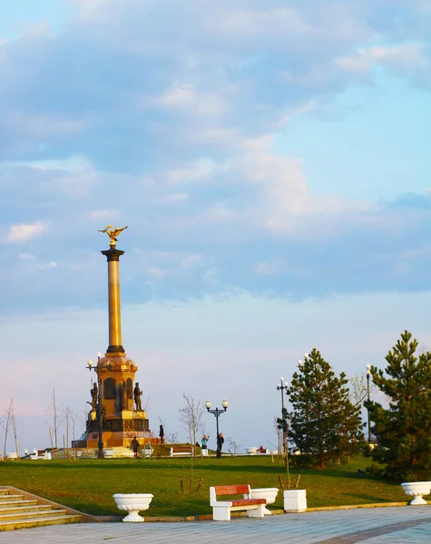 Monumento Millesimo Anniversario Jaroslavl Strelka Una Colonna Granito Alta Metri — Foto Stock