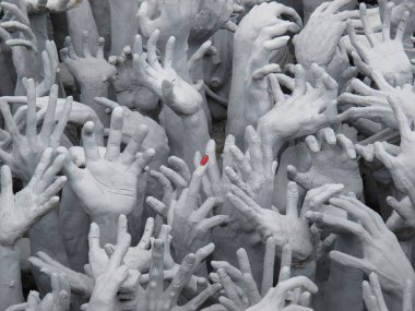 Tayland 'ın ünlü tapınağında eller