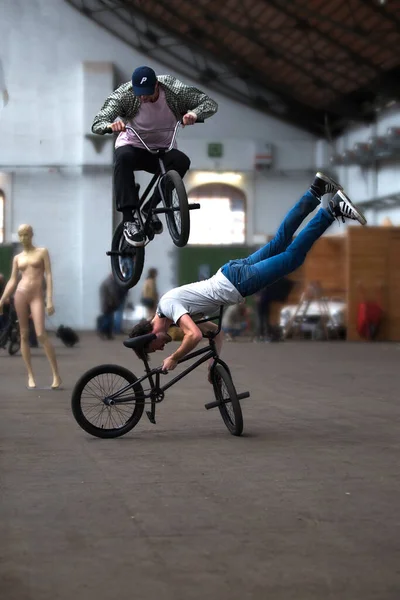 Acrobatic Bicycle Bmx Street Performance — Stock Photo, Image
